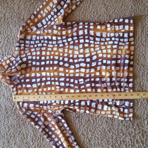 St. John Saint John Sport by Marie Gray animal print stretchy blouse top EUC - Picture 6 of 11